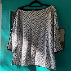 Chicos Black and White Pattern Quarter Sleeve top